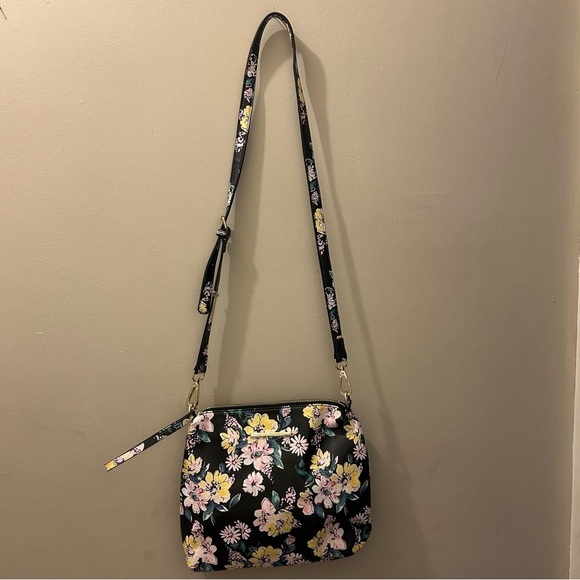 Steve Madden Floral Black Crossbody Bag - Picture 1 of 6